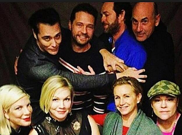 Los protagonistas de 'Sensación de vivir' aprovecharon su rencuentro para dar ánimos a Shannen Doherty.