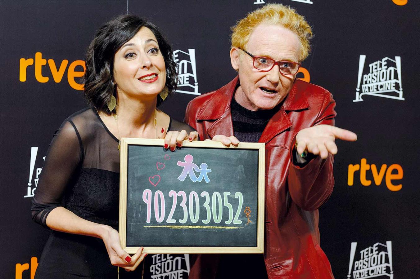 Desfile de rostros conocidos antes de la grabación de la gala que se emitirá en la noche del 24 de diciembre.