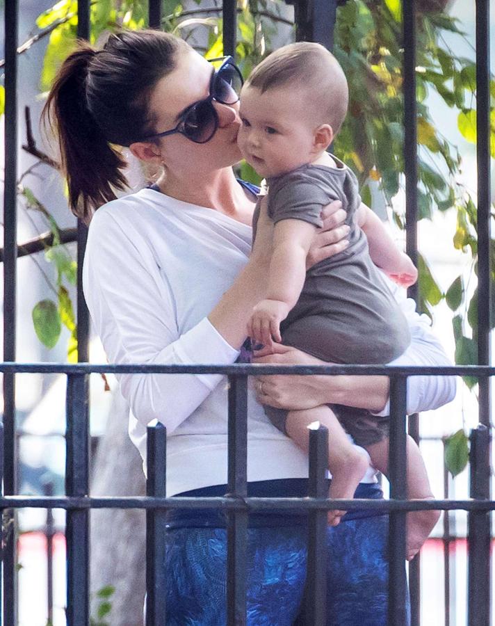 El 24 de marzo nacía el primer hijo de Anne Hathaway y Adam Shulman.