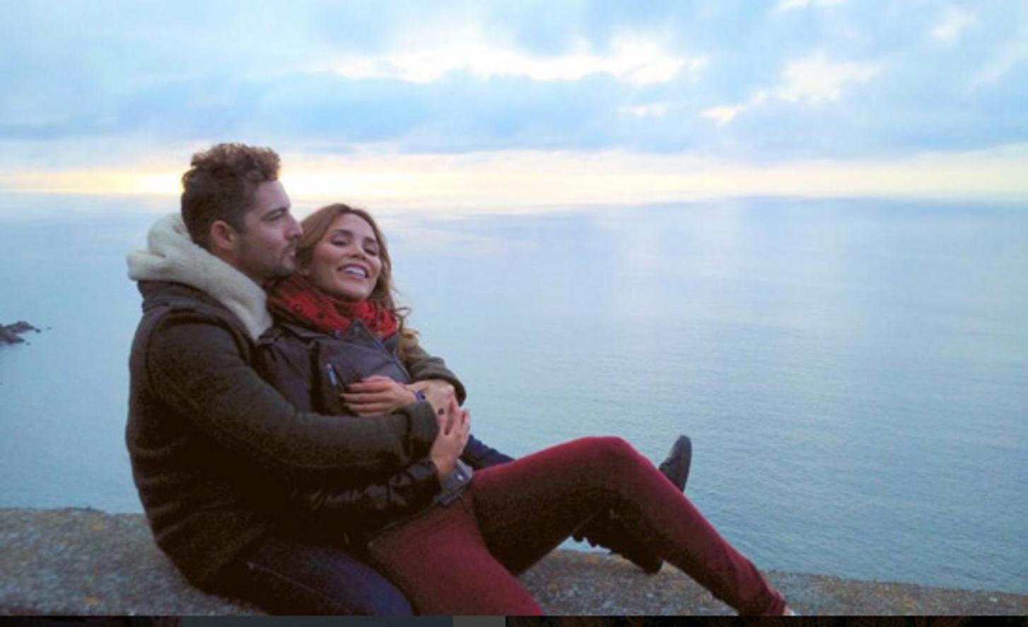 También en mayo el cantante anunció que había encontrado su versión femenina en la venezolana Rosanna Zanetti. Desde entonces, numerosas son las muestras de amor que se profesan ambos.