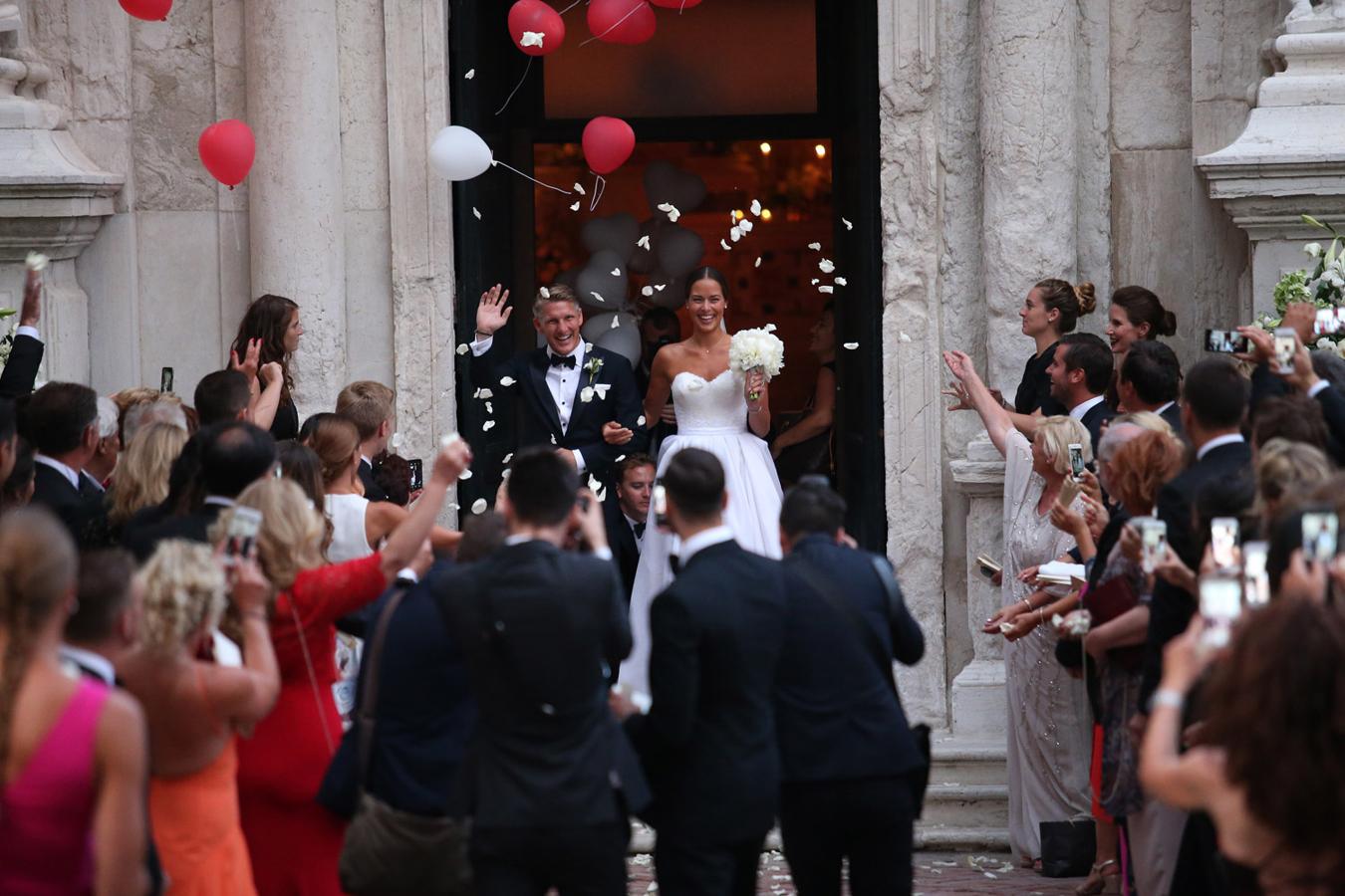 La tenista serbia y el futbolista alemán se casaron el pasado mes de julio y no escatimaron en detalles, para su enlace citaron a los invitados en Venecia, donde celebraron dos bodas en dos días.