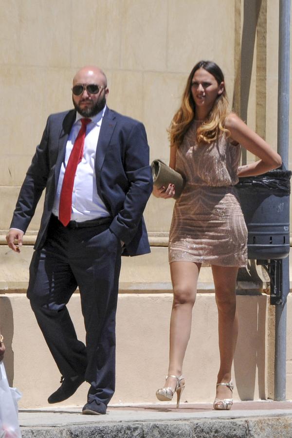 La pareja se casó en el mes de octubre y logró lo que parecía imposible, unir a los Rivera y los Pantoja en un mismo evento. Isabel Pantoja ejerció de madrina de Kiko Rivera, que posó en la portada de una revista con su flamante nueva esposa, Irene Rosales, madre de su hija pequeña, Ana.