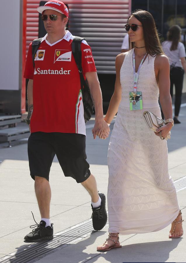 El piloto de fórmula 1 y la modelo eligieron la localidad italiana de Sienna para darse el sí quiero. La pareja ya tenía un niño de 19 meses cuando decidieron pasar por la vicaría.