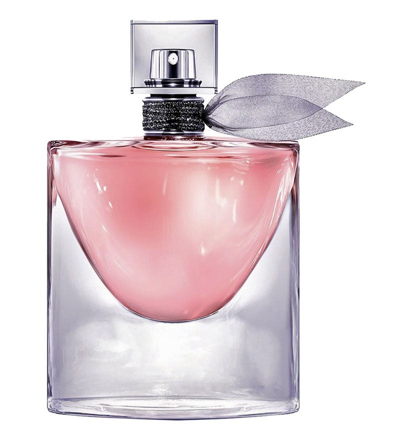 Quieres estar a la altura sin resultar excesiva. Contágiale la alegría de vivir que exhala la tuberosa y el iris de La Vie Est Belle de Lancôme. La vie Est Belle Eau de Parfum Intense de Lancôme (119 €).