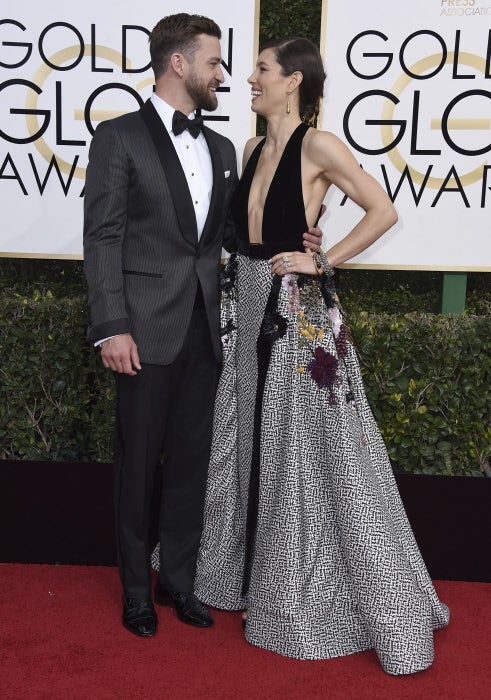 Este de Elie Saab no es el mejor look de Jessica Biel, pero es que esta pareja nos gusta tanto... que no podemos ponerles ni un pero.