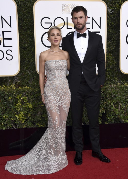 Si hay una pareja que puede hacer sombra en la alfombra roja a Blake y a Ryan, y a Natalie y Benjamin, son ellos. Y nuestra Elsa Pataky no puede estar más espectacular con este sensual vestido de Zuhair Murad.