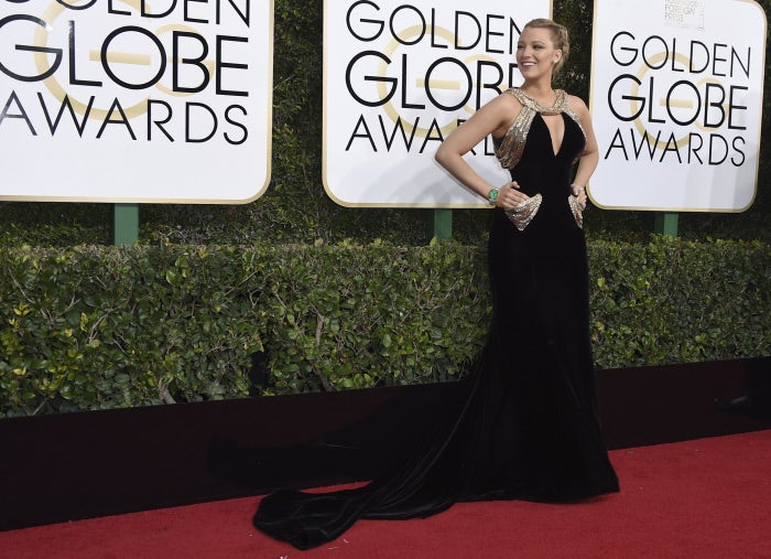 La actriz, además de demostrar su estupenda silueta pocos meses después de ser mamá, ha vuelto a dar una lección de estilo con este diseño de Versace.