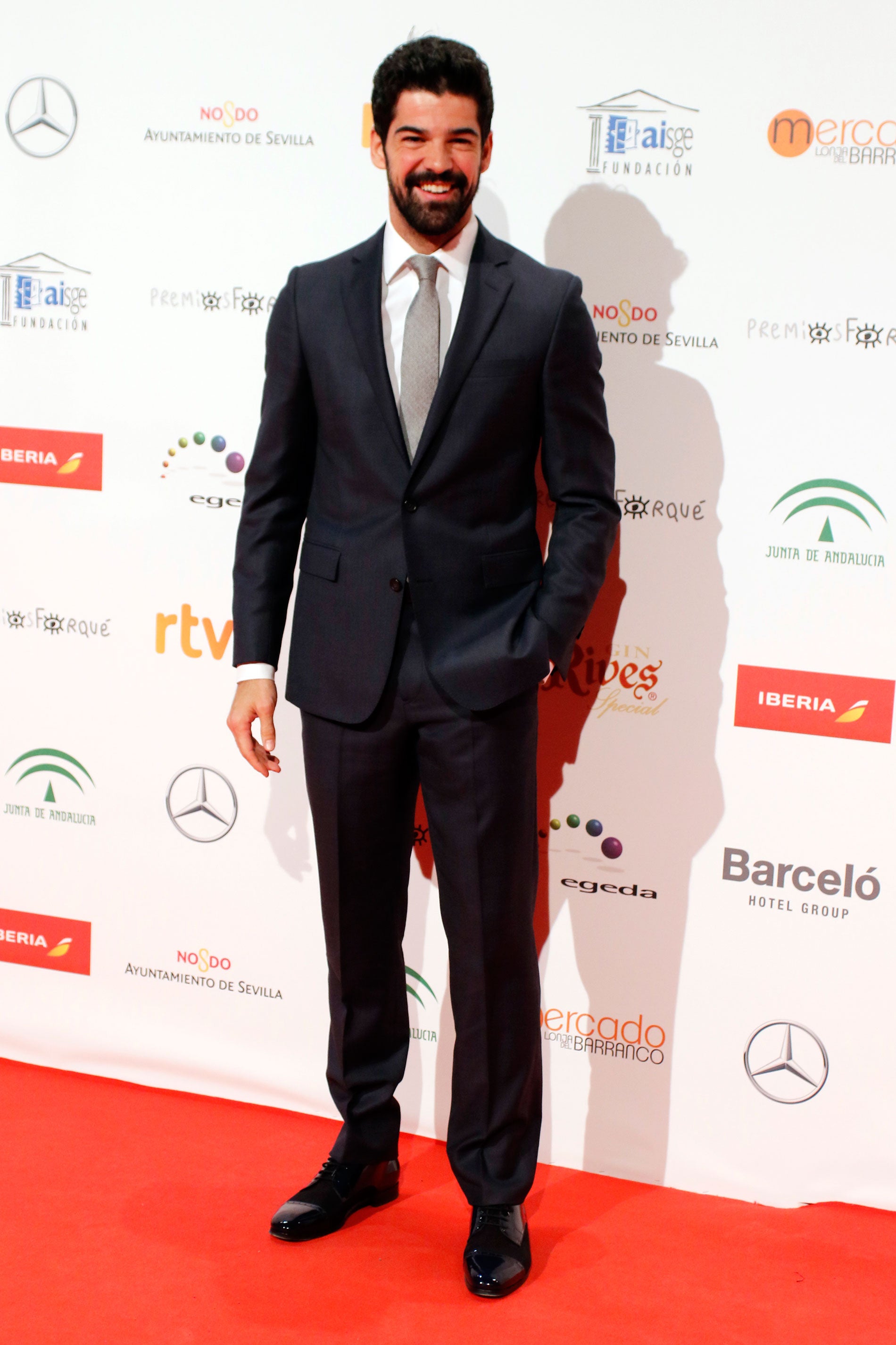 El actor Miguel Ángel Muñoz posaba impecable ante las cámaras en los Premios Forqué 2017.