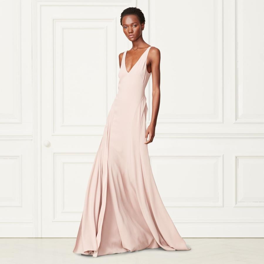 Este diseño rosa empolvado sentaría de maravilla a Melania Trump.