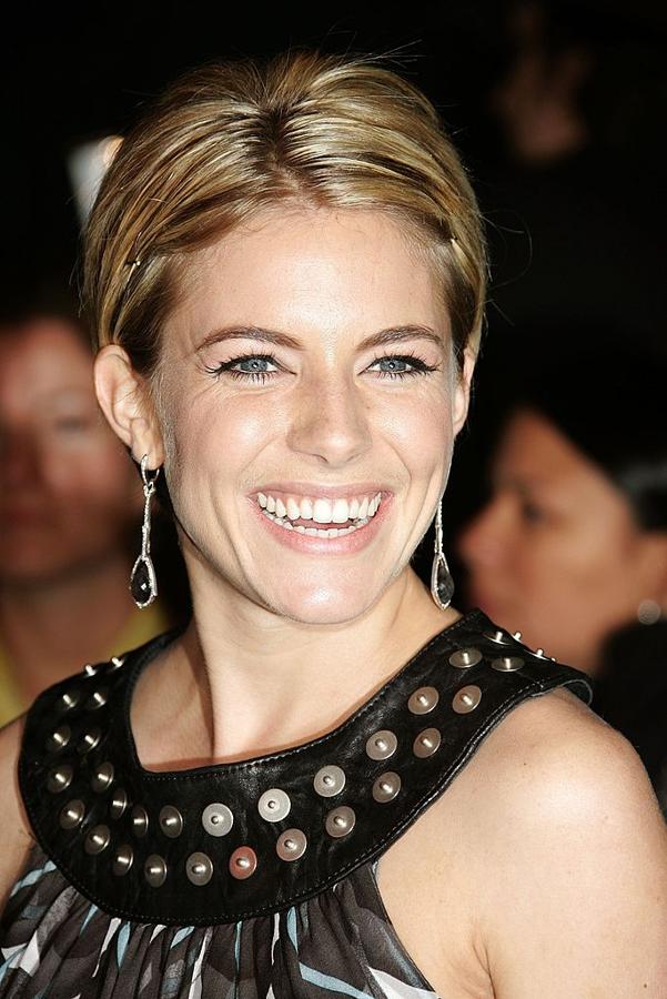 En el año 2006 Sienna Miller también se atrevió con el pelo corto y no le quedaba nada mal.