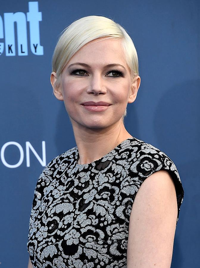 Un pixie extra liso y de rubio platino. A Michelle Williams le sienta de maravilla el pelo corto.
