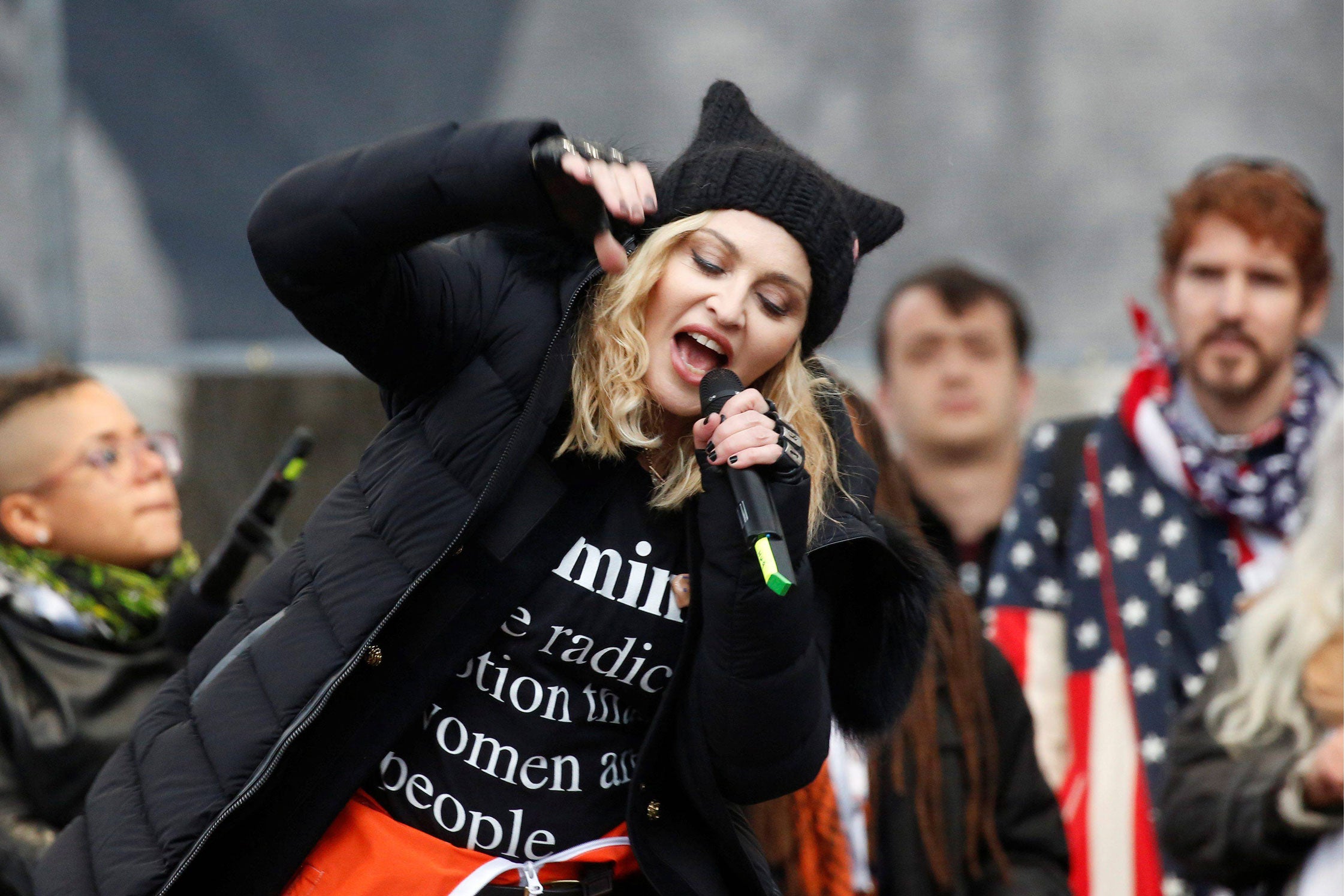 Madonna no dudó en unirse a la marcha y dejar claro que: "He pensado en hacer explotar la Casa Blanca, pero escojo el amor".