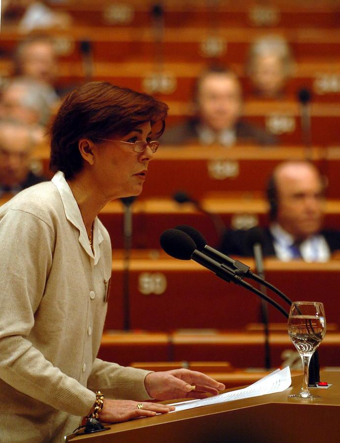 En 2007, defendió los derechos de los niños en un discurso ante el Consejo de Europa enEstrasburgo.