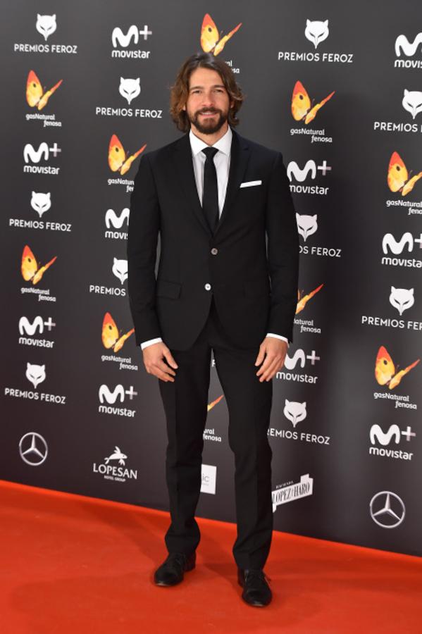 El actor se decantó por un look clásico con traje negro.