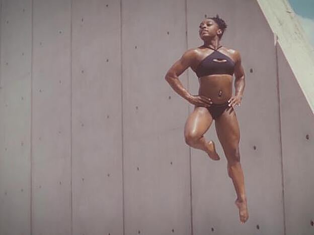 Simone Biles, medallista olímpica en Río 2016, es la primera confirmación del especial de bikinis de Sports Illustrated 2017.