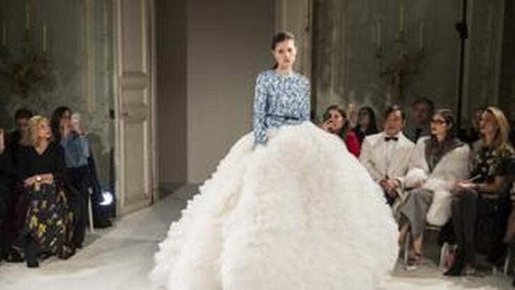 Fotos: Opulencia y volumen a lo Maria Antonieta en la Alta Costura de Giambattista Valli