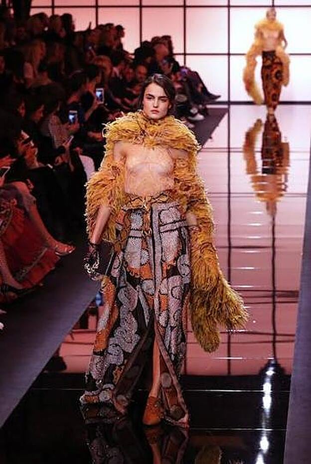 Blanca Padilla en el desfile de Armani Privé