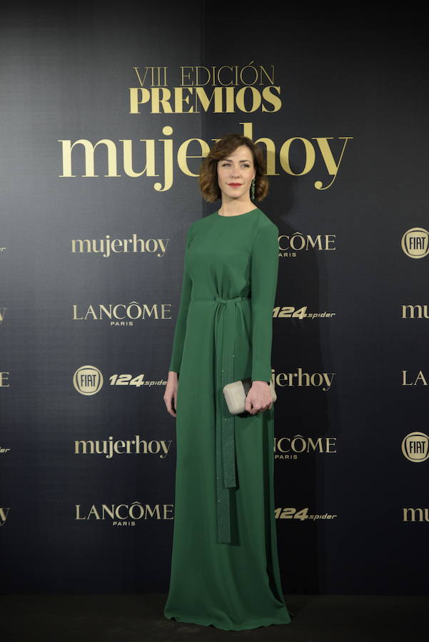 La modelo, empresaria y colaboradora de Mujerhoy, Inés Sainz, acudió a la gala de entrega de los VIII Premios Mujerhoy, con un look favorecedor de Escada y pendientes de El baúl de mus.