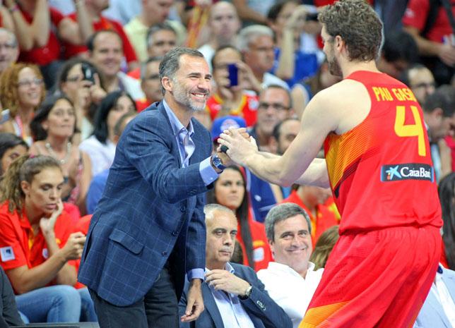 El Rey, durante un partido de la selección española de baloncesto, en 2014.