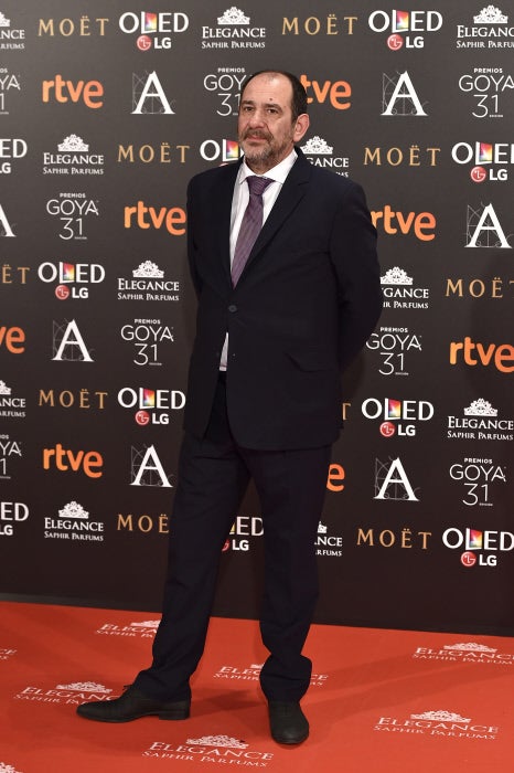 El actor fue uno de los pocos caballeros que dejó el esmoquin de lado y lució traje oscuro.