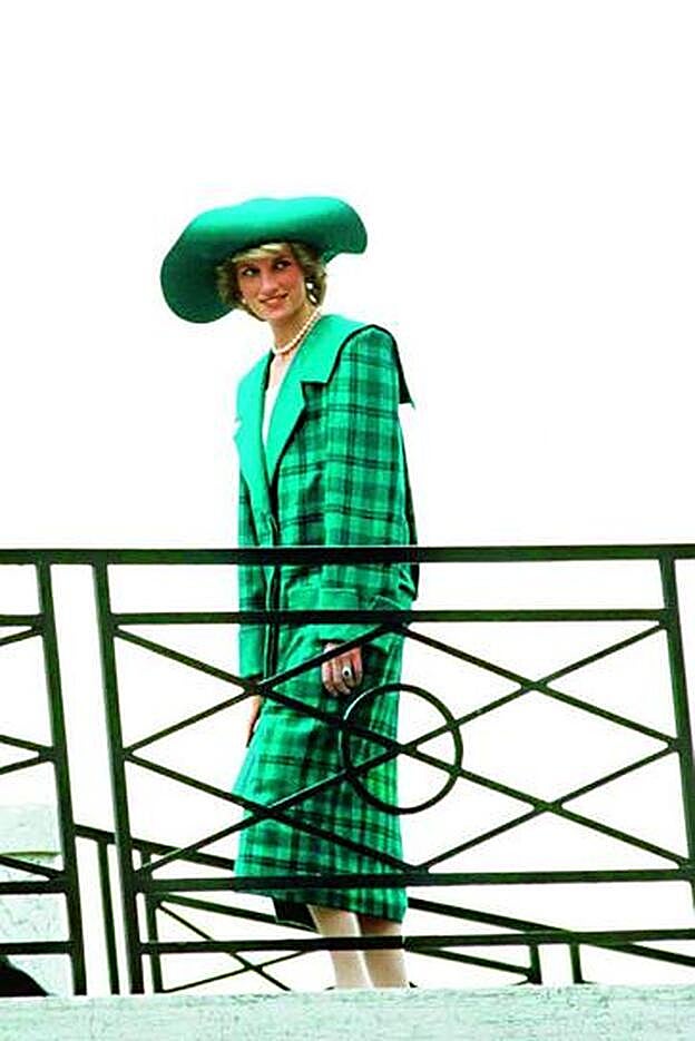 La princesa Diana con el vestido de tartán que vistió en un viaje a Venecia.