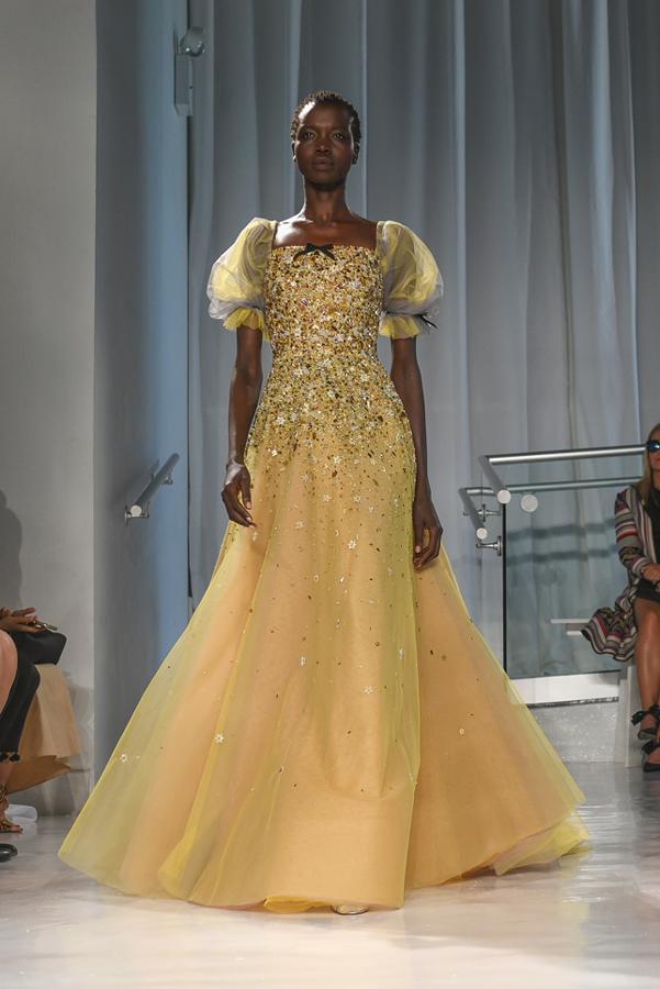 ¿Se habrá inspirado Reem Acra en el vestuario de 'La Bella y la Bestia'?