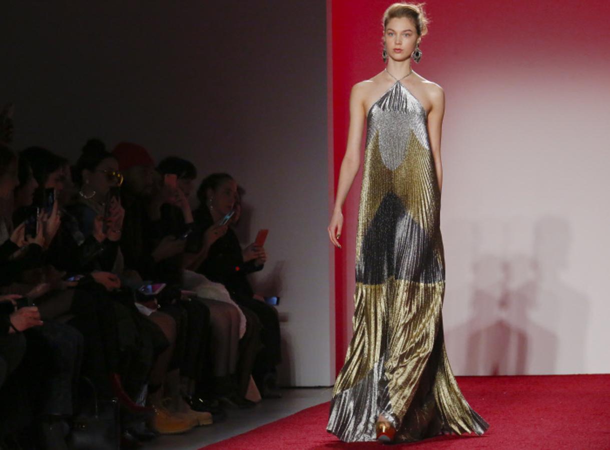 El 'chainmail dress' seguirá en nuestras vidas la próxima temporada.