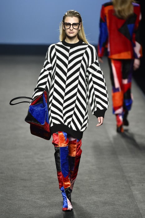 Maxi jersey y botas 'over the knee', una apuesta ganadora.