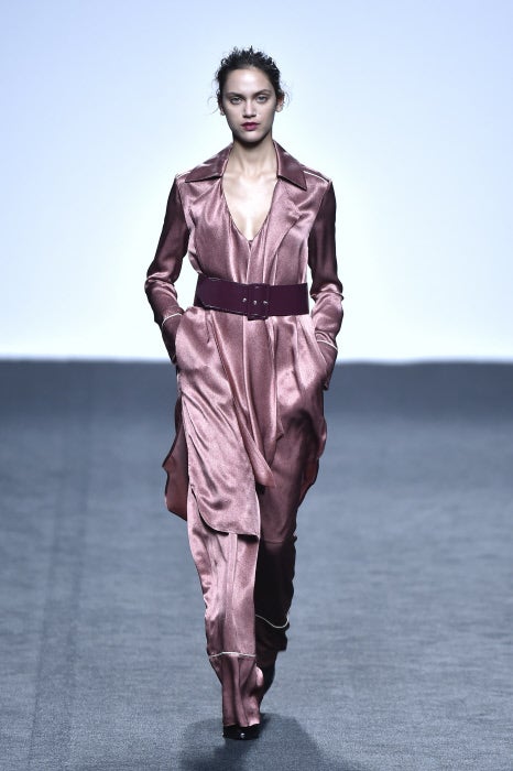 La tendencia 'pijama' también se mantiene, como demuestra este conjunto en rosa empolvado.