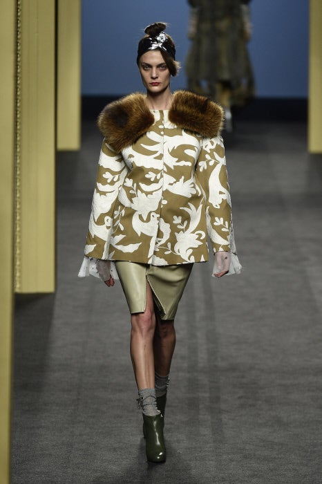 Las décadas se mezclan en el imaginario de Miguel Marinero, y da como resultado looks cargados de glamour y personalidad.