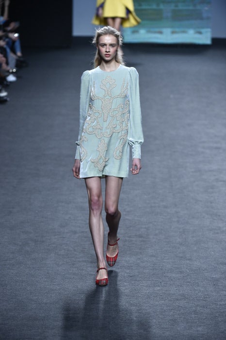 Eso sí, la delicadeza hiperfemenina sigue siendo una de las señas de identidad de la diseñadora.