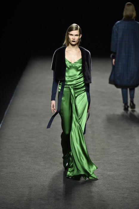 Los materiales se abrazan, por muy dispares que sean, y las siluetas se desdibujan en un ejercicio de diseño perfecto.