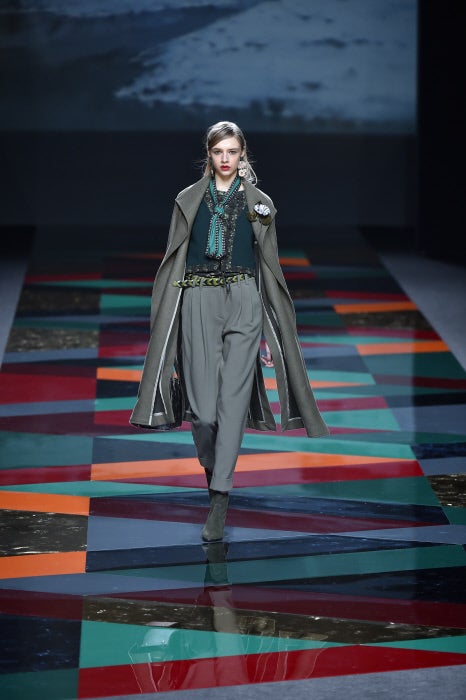 Los diseñadores han vuelto a hacer un ejercicio de delicada feminidad.