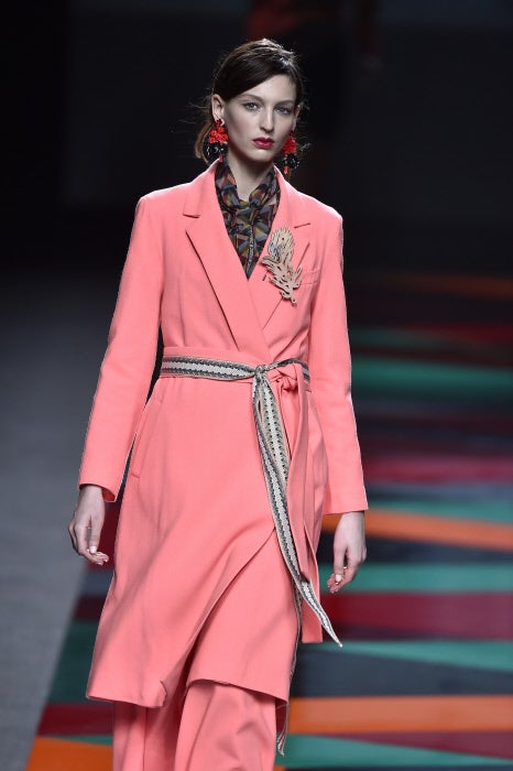 El catálogo de los diseñadores va desde el crepe a la lana virgen, pasando por el mohair, el jacquard y la franela.