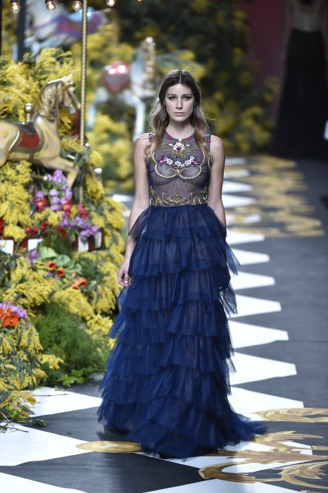 María Villalón, la hermana de Lucía Villalón, cántabra como el diseñador y a quien le une una estrecha amistad, desfiló para Vázquez.