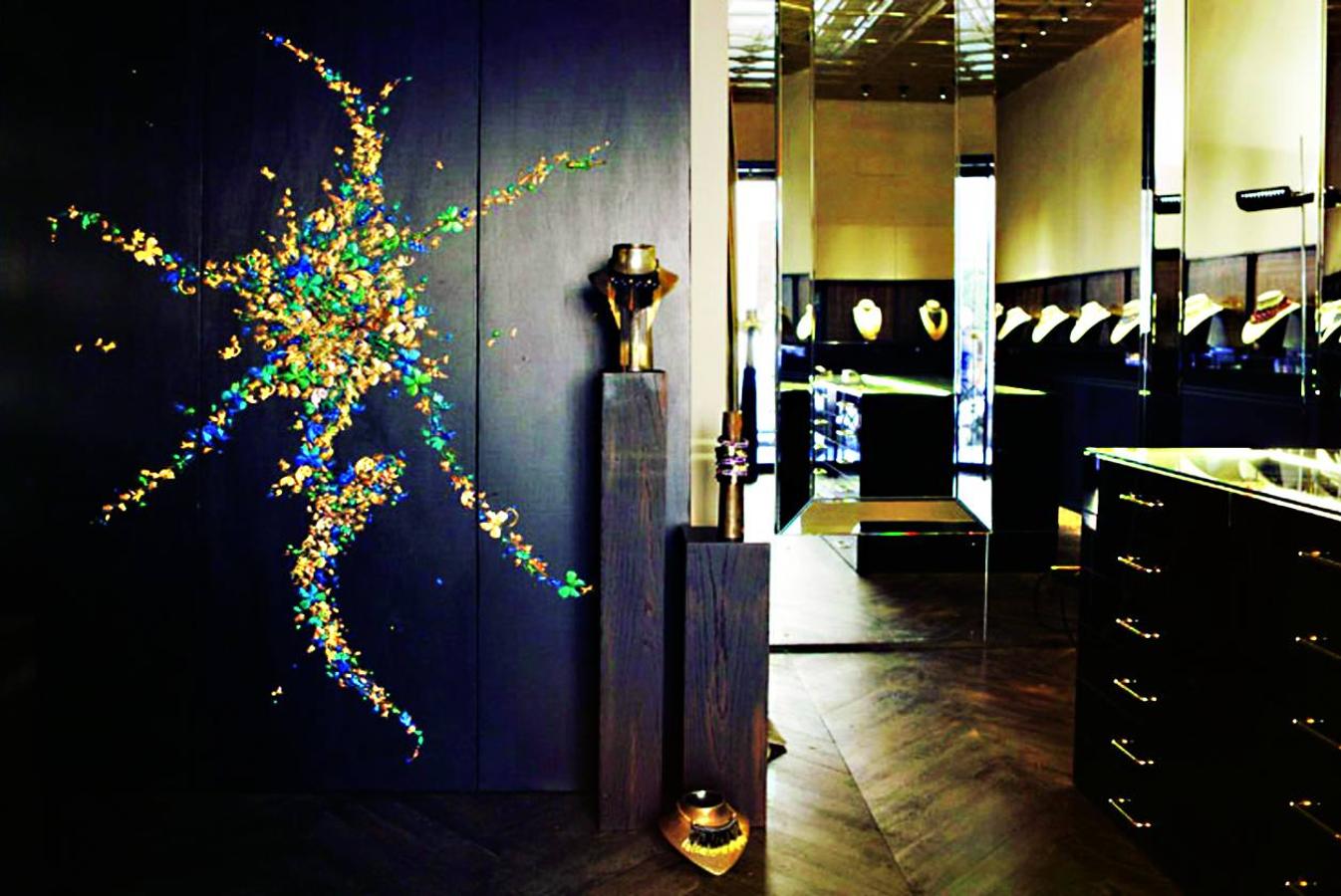 Las compras allí más allá de la ropa. Delfina Delettrez y los menos conocidos losselliani han convertido la joyería en un hit mundial. iosselliani.com.