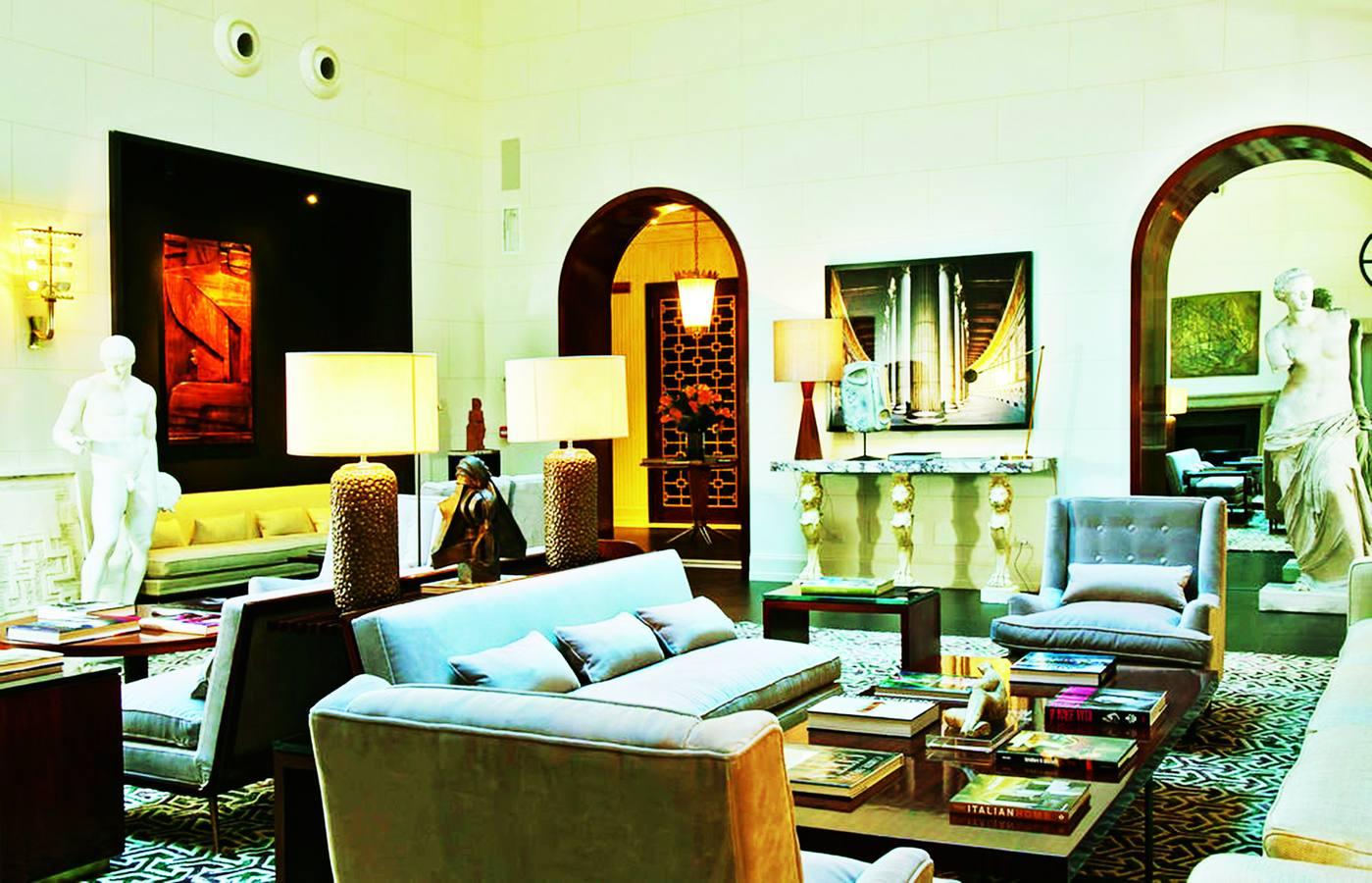 Michele Bonan ha creado dos iconos de la hostelería: un hotel en Capri y otro en Florencia. Su tercera meca está en Roma, en la Plaza de España. jkplace.com.