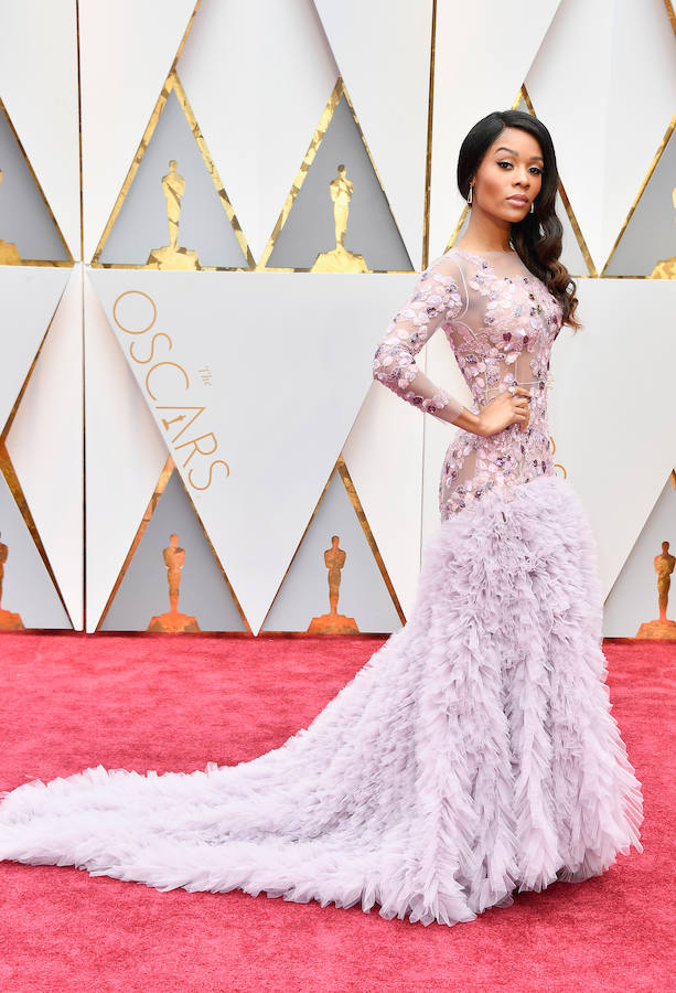 Uel Camilo firmaba el espectacular vestido de Zuri Hall con falda de tul y cuerpo con transparencias y flores.