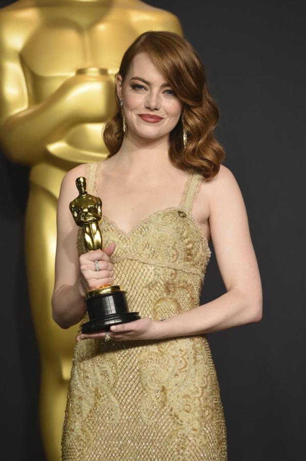 Emma Stone recibió el Oscar a la mejor actriz por su interpretación en La la land.