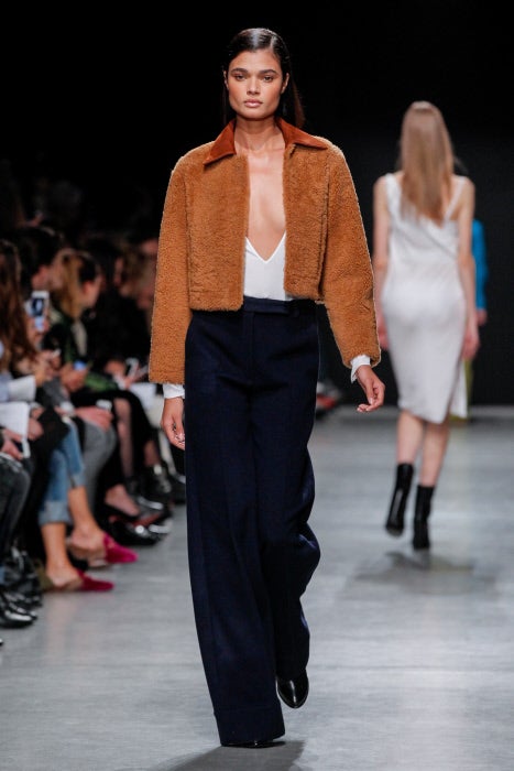 Si hay una palabra que puede definir la colección de Laroche esa es feminidad.