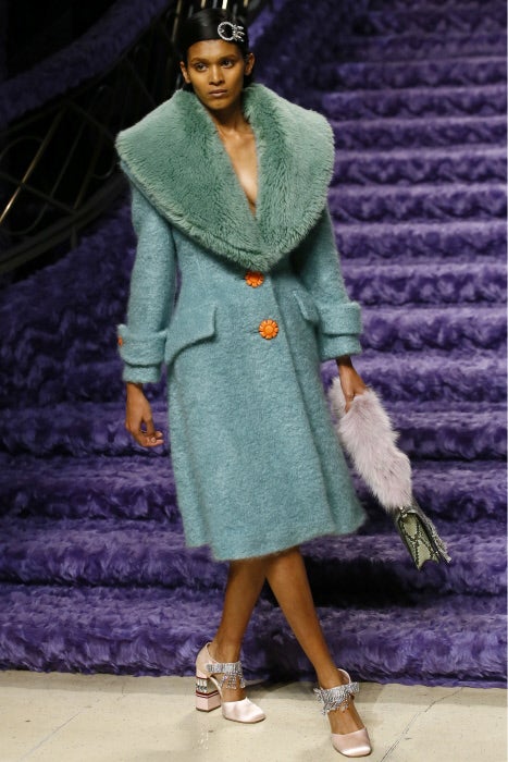 La propuesta de MiuMiu es colorista y tiene un toque naif.