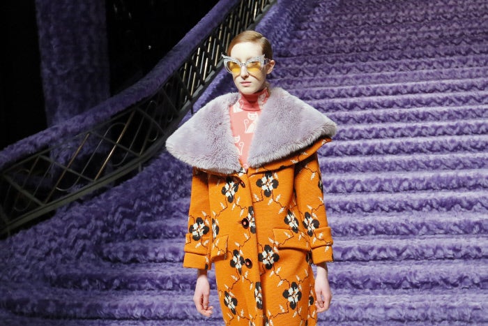 El tejido furry, que se apodera de las solapas de los abrigos e incluso de algunos gorros, es el auténtico protagonista de la colección.