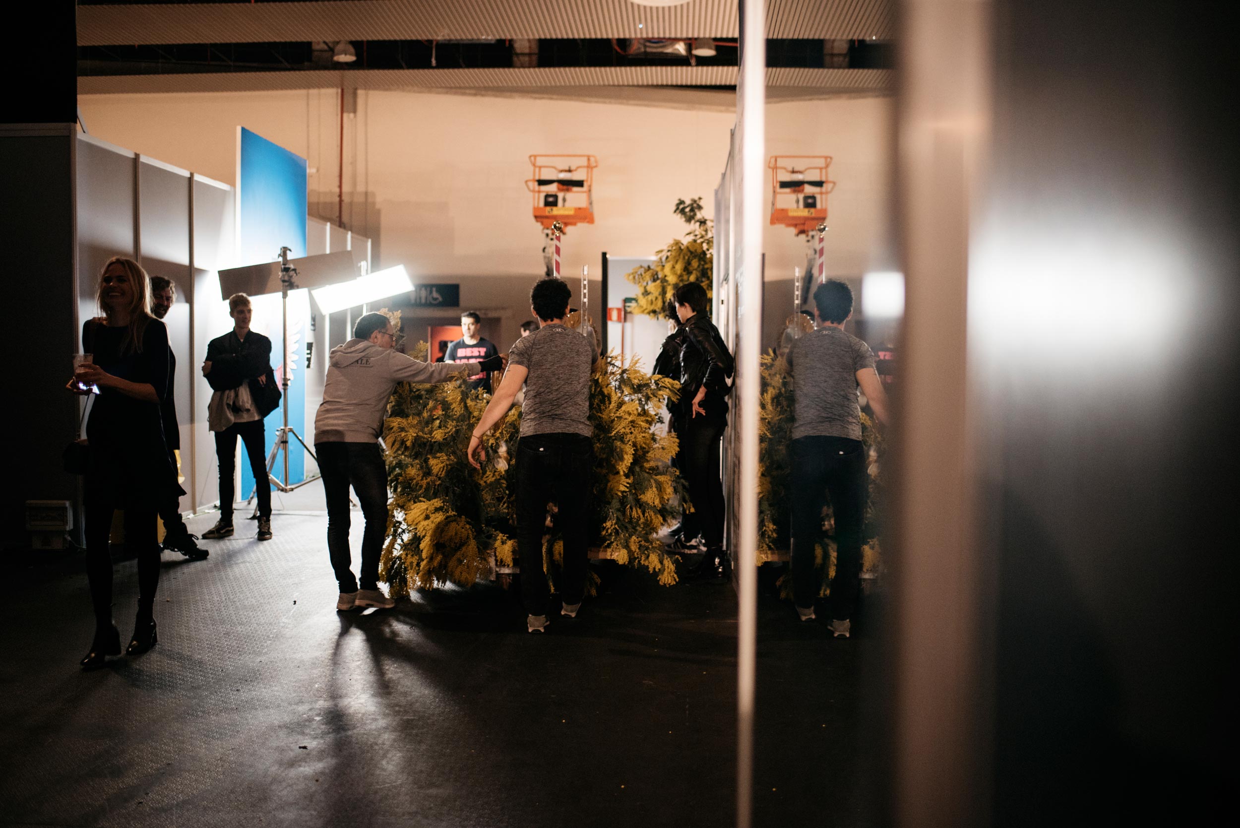 Y ya que en el pabellón en el que se celebra la MBFWM no hay espacios al aire libre... ¡Jorge Vázquez llevó un pedacito de naturaleza!