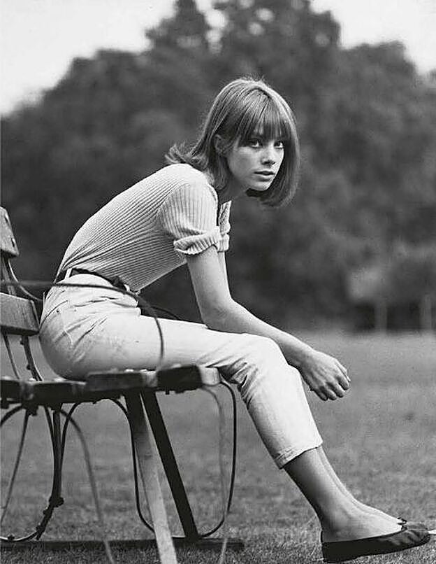 Jane Birkin fue una de las primeras en ponerse los vaqueros blancos