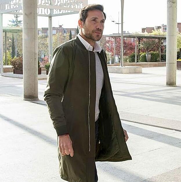 El exguardia civil cuenta con el apoyo de su mujer, Olga