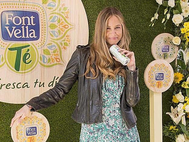 Martina Klein durante la presentación del nuevo formato de Font Vella Té, en lata de 33 cl y con los sabores menta y limón.