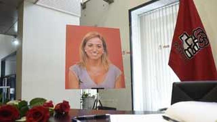 Fotos: Capilla ardiente de Carme Chacón: compañeros y amigos se despiden de la exministra