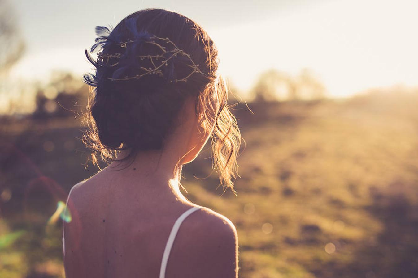 Tocado con plumas azules de cuculia. C.P.V.