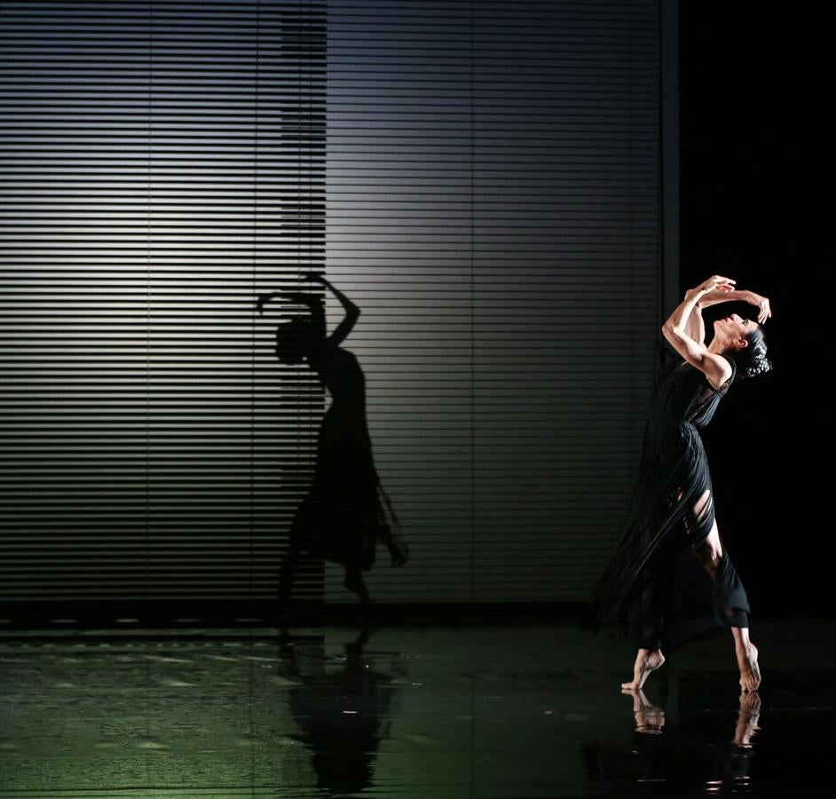 Blanca Li vestida de Sophie Thèallet