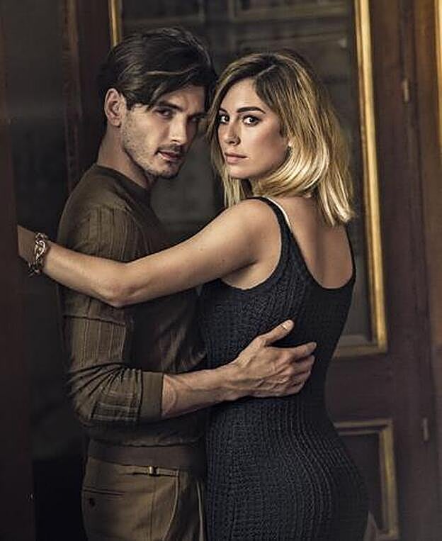 Pasiones del pasado. La tensión sexual entre los personajes que encarnan Yon González (Francisco) y Blanca Suárez (Lidia) es evidente. Los actores trabajaron juntos en El internado y la película Perdiendo el norte. Yon, jersey de Ermengildo Zegna Couture y pantalón de Ermenegildo Zegna; Blanca, vestido de Drome para Just One y joyas de Aristocrazy. Look de belleza de Lancôme.